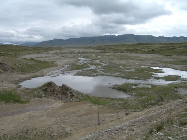  2006:09:03 23:54:26   Outcrop in Cut bank of Braided River - East Side of Lake a.jpg